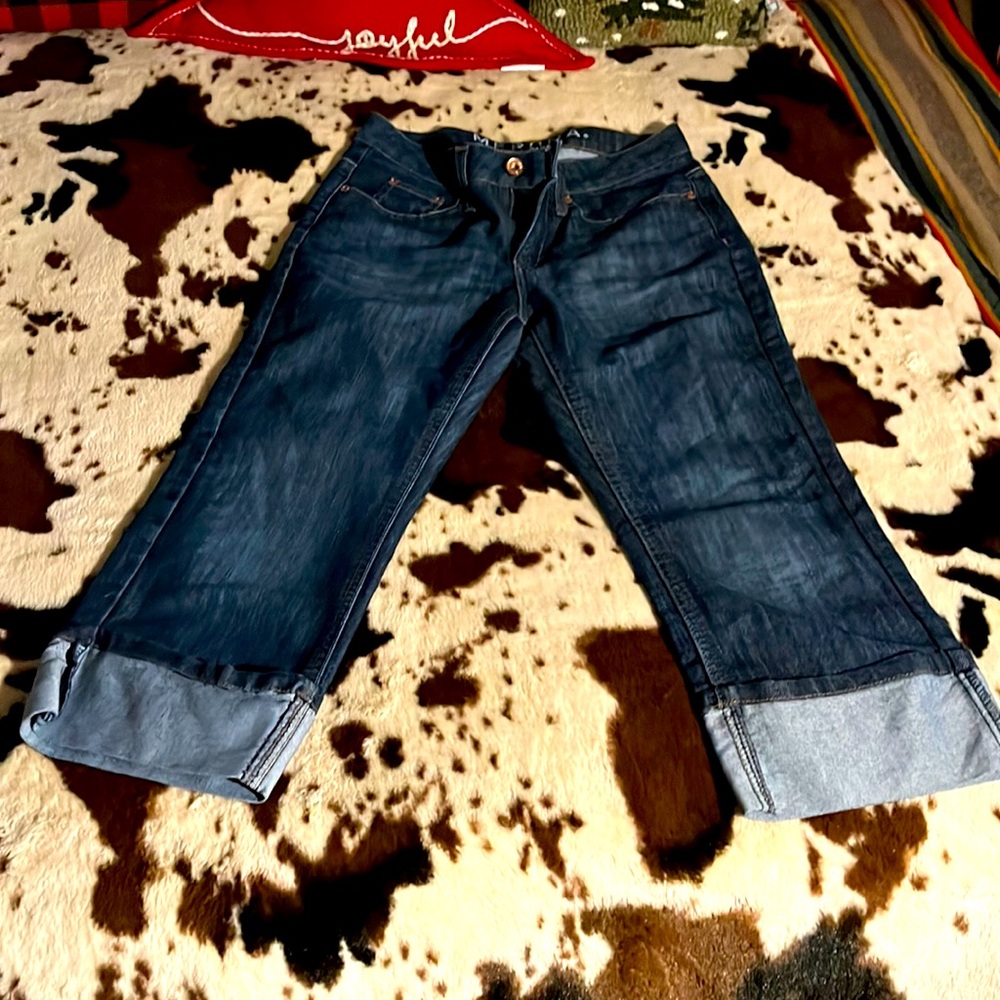 NWOT Mid rise Cropped Jeans